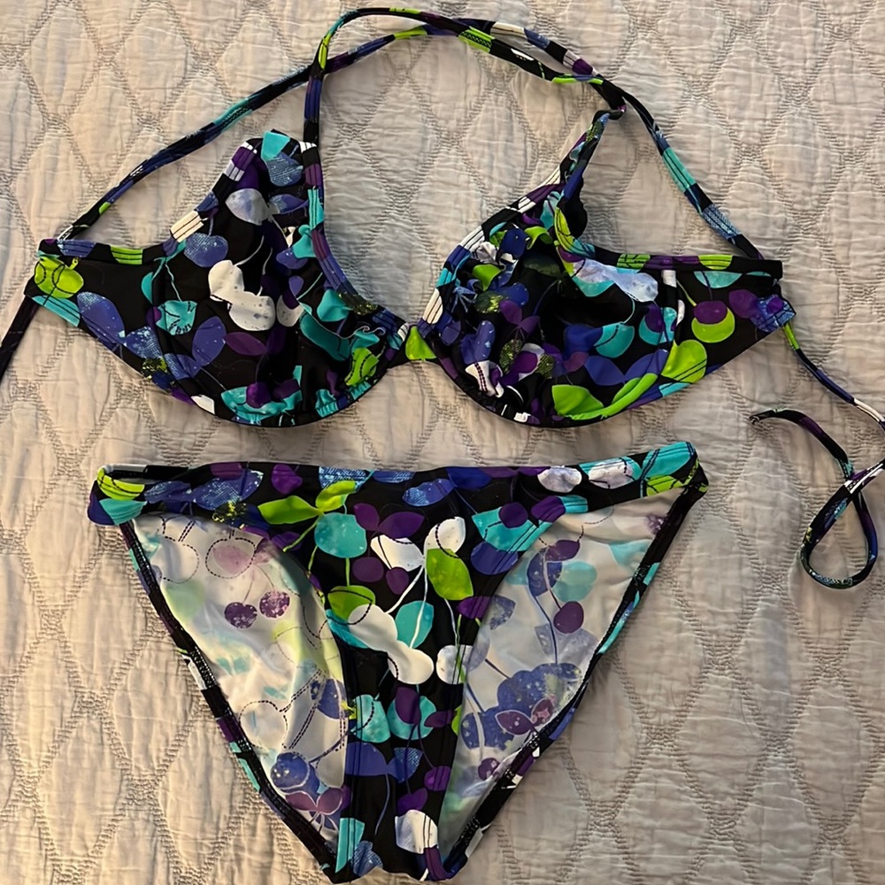 3) NWOT SWIMSUIT TOP IS A D CUP, BOTTOM IS SZ S